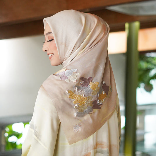 Veddira Scarf Claurantia