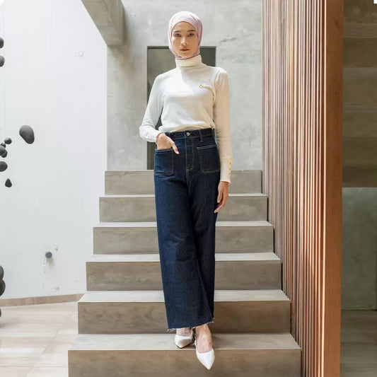 Nafa Turtle Neck Coconut Milk
