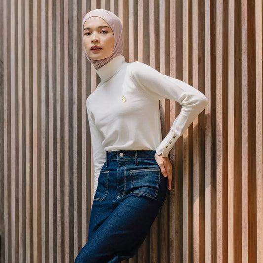 Nafa Turtle Neck Coconut Milk
