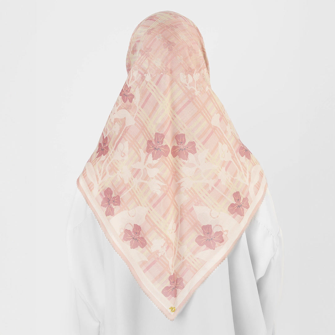Madelief Scarf Charm