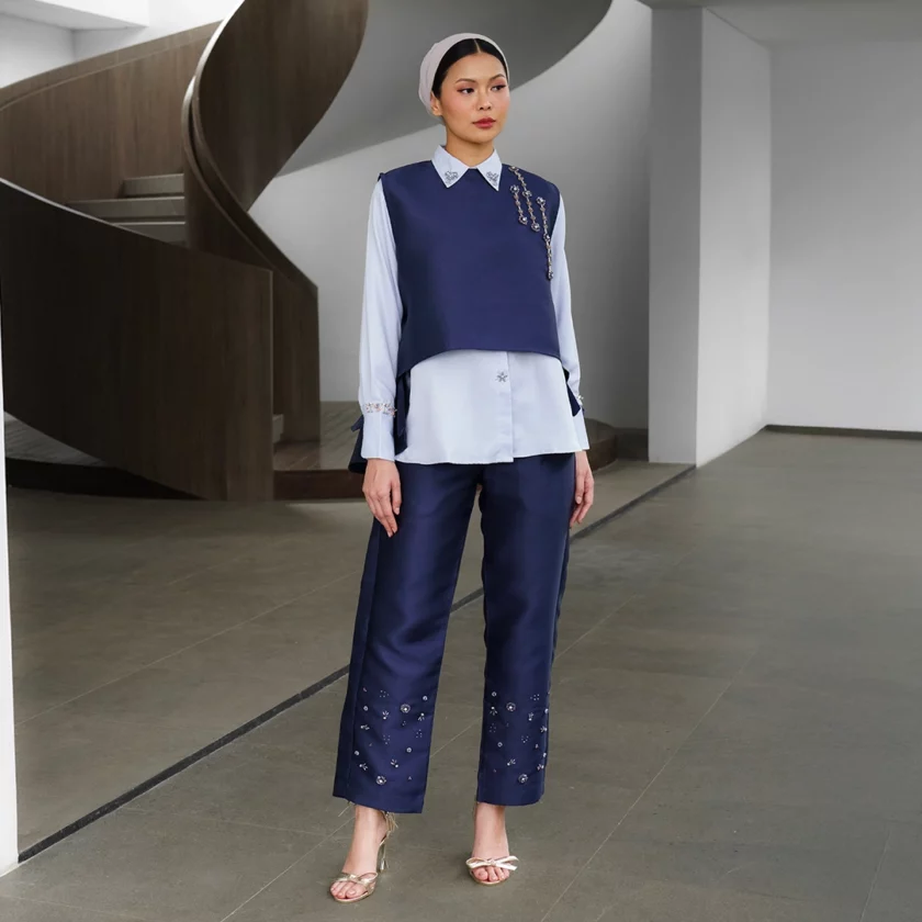 Gyka Vest Navy - Image 4