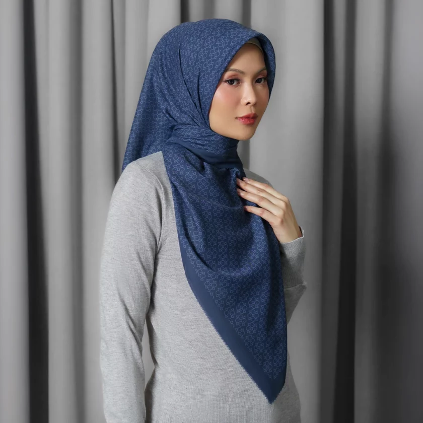 Sierra Scarf Navy