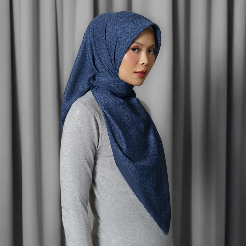 Sierra Scarf Navy - Image 3