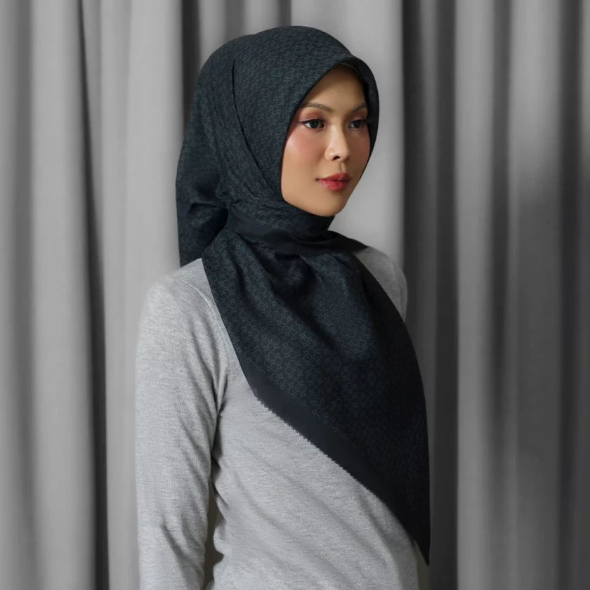Sierra Scarf Raven